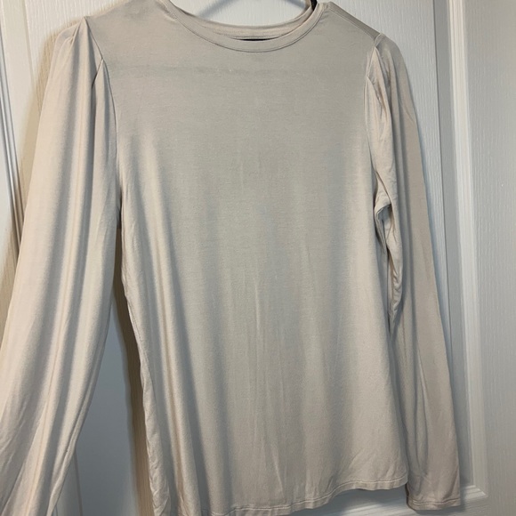 RW&Co Long Sleeve Crew-Neck T-Shirt With Puffy Shoulders - Picture 2 of 4